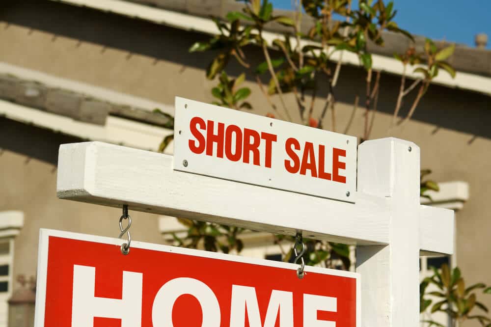 Exploring Foreclosure and Short Sale Options in a Divorce Scenario